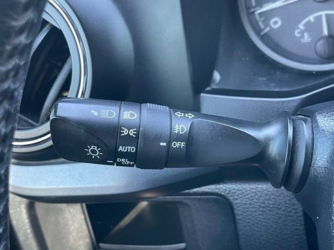 Used 2018 Toyota Tacoma TRD Sport AWD/4WD image 48