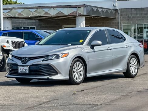 Used 2019 Toyota Camry LE FWD image 8