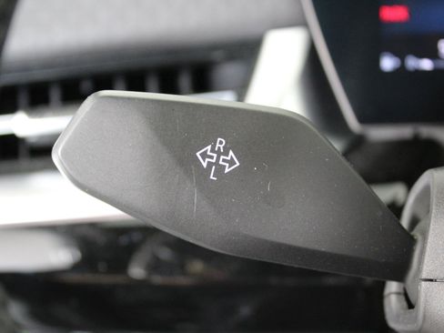 Certified 2025 BMW X2 xDrive28i w/ Premium Package image 29