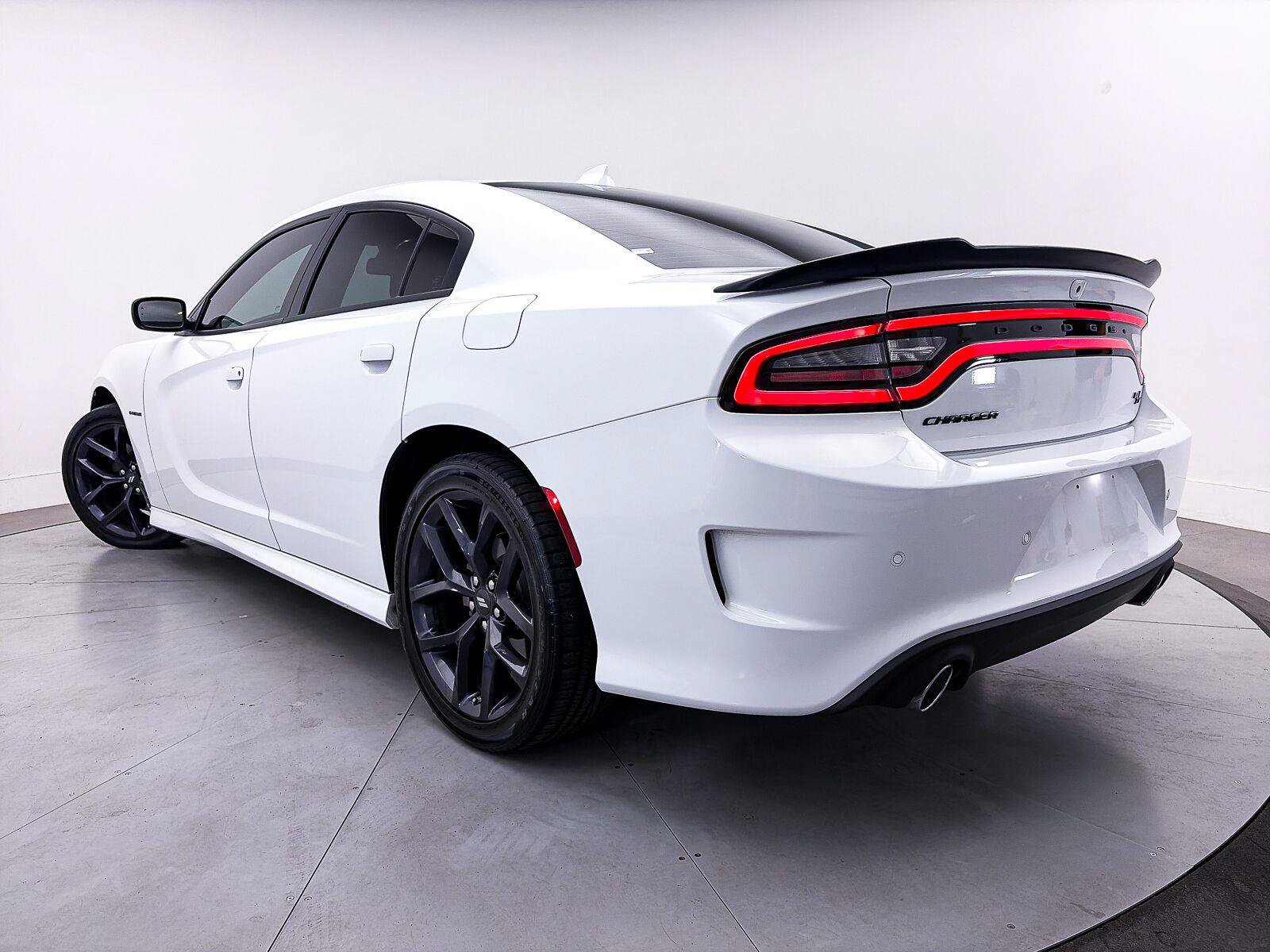 Used 2022 Dodge Charger R/T w/ Plus Group RWD image 2