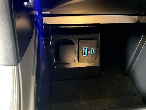 Used 2023 Ford Explorer Limited image 33