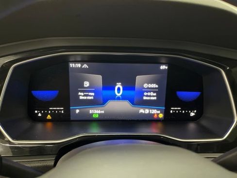 Used 2022 Volkswagen Jetta SE w/ Panoramic Sunroof Package FWD image 14