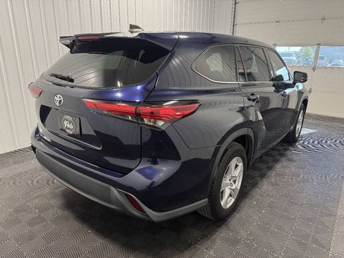 Used 2022 Toyota Highlander L FWD image 3