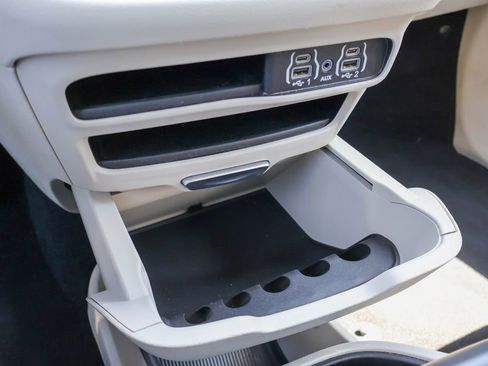 Used 2024 Chrysler Pacifica Touring-L image 16