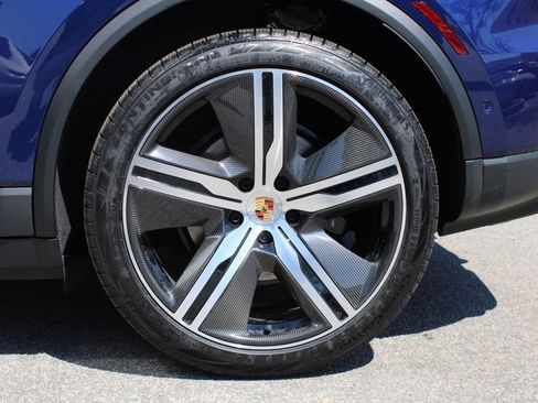 New 2025 Porsche Macan 4S Electric image 16