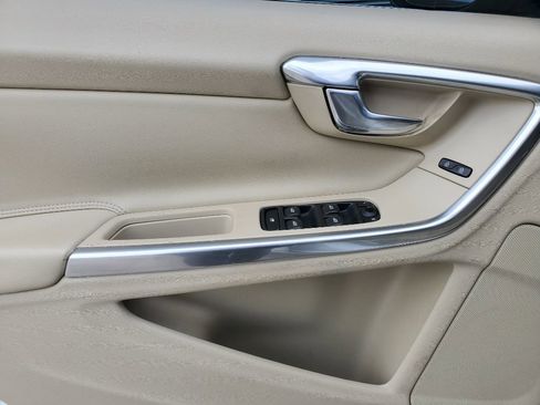 Used 2015 Volvo V60 T5 Premier image 14