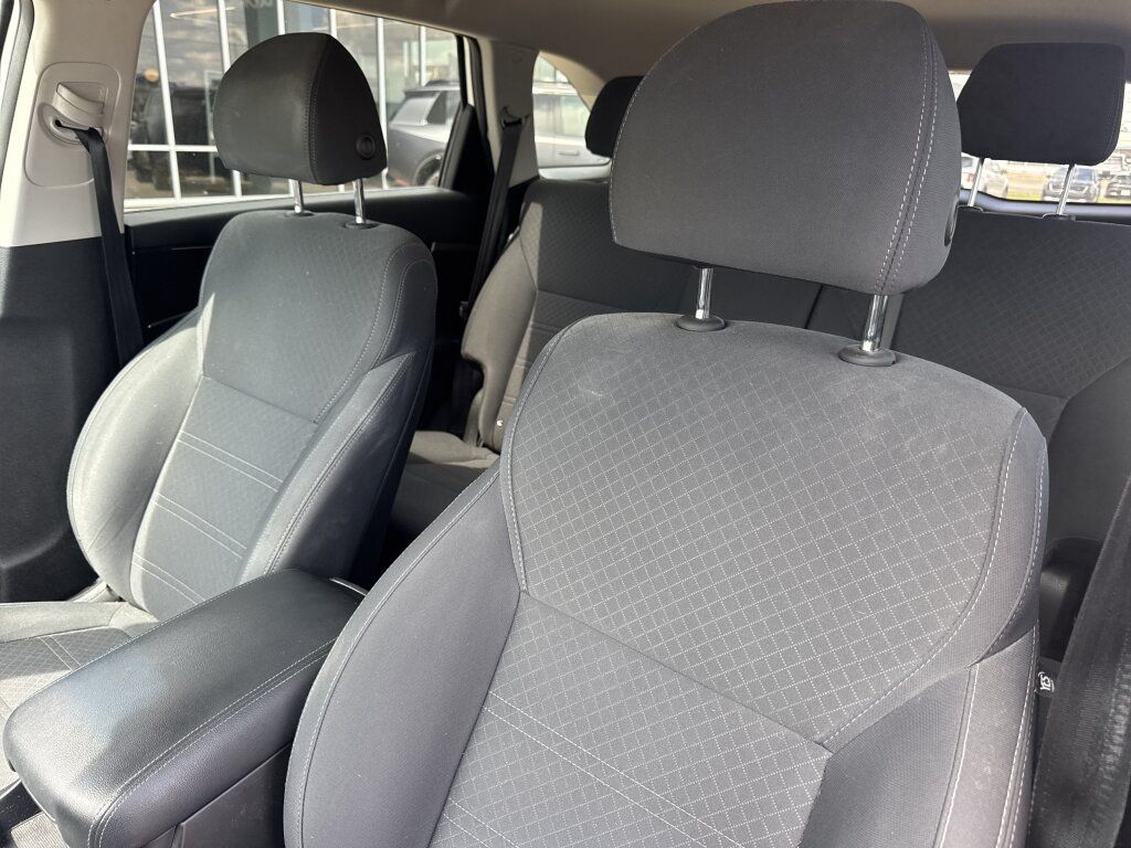 Used 2018 Kia Sorento FWD image 24