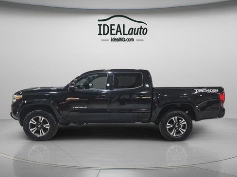Used 2018 Toyota Tacoma TRD Sport image 2