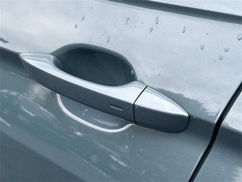 Used 2021 Volkswagen Tiguan SE image 14