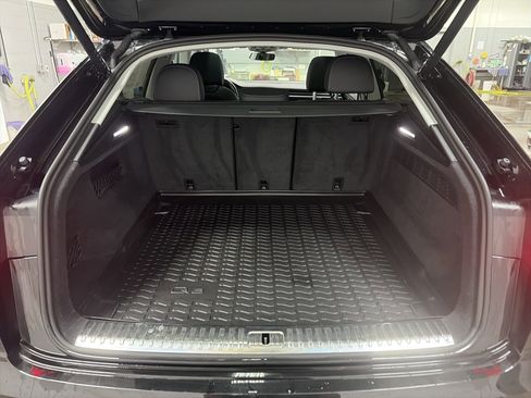 Used 2023 Audi Q8 Premium Plus AWD/4WD image 29