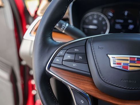 Used 2019 Cadillac XT5 Platinum AWD/4WD image 11