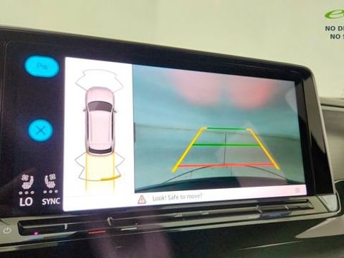 Used 2024 Volkswagen Atlas Cross Sport SE w/ Black Wheel Package image 44