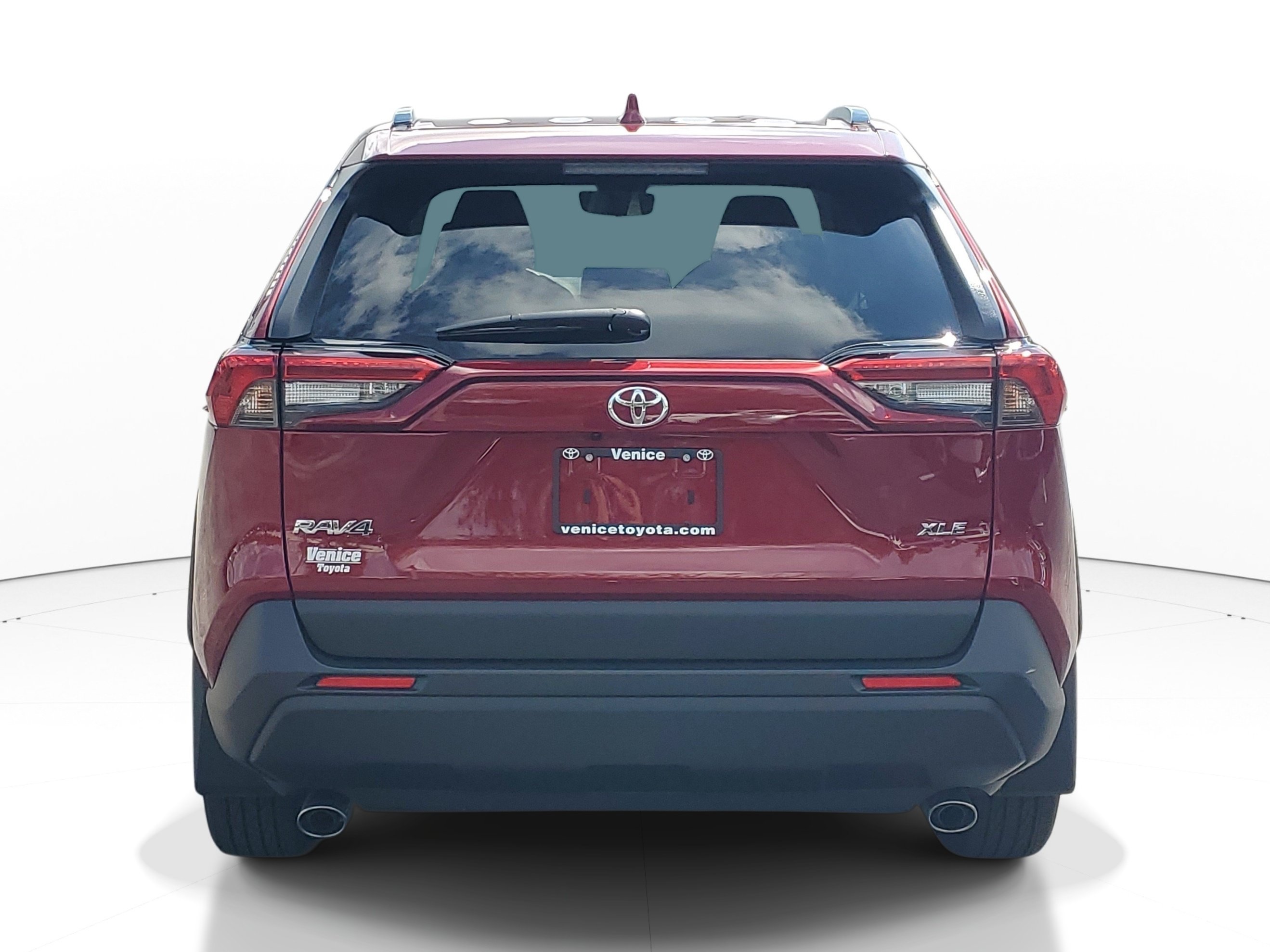 Used 2025 Toyota RAV4 XLE w/ Convenience Package FWD image 5