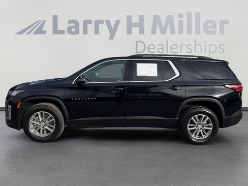 Used 2023 Chevrolet Traverse LT FWD image 2