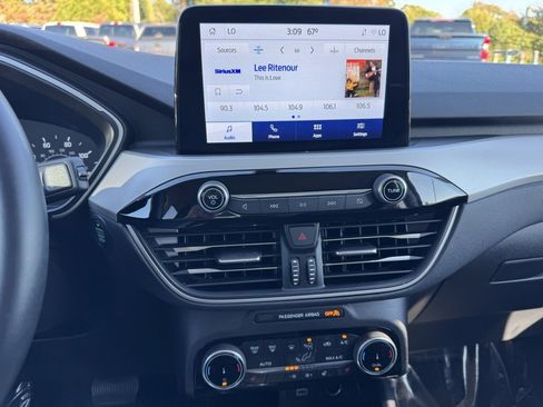 Used 2022 Ford Escape SEL image 29