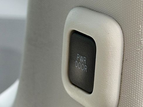 Used 2014 Toyota Sienna LE image 26