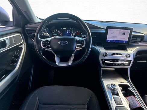 Used 2020 Ford Explorer XLT image 9