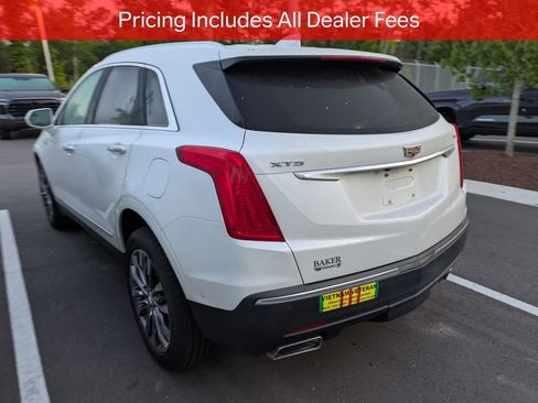 Used 2017 Cadillac XT5 Premium Luxury w/ Driver Assist Package FWD image 4