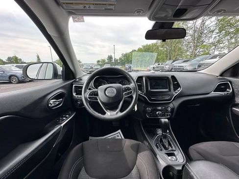 Used 2019 Jeep Cherokee Latitude w/ Popular Appearance Group FWD image 16
