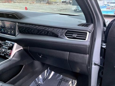 Used 2024 GMC Yukon XL Denali image 17