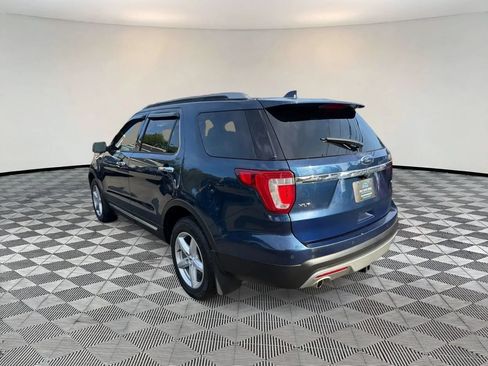 Used 2017 Ford Explorer XLT w/ Equipment Group 202A AWD/4WD image 5