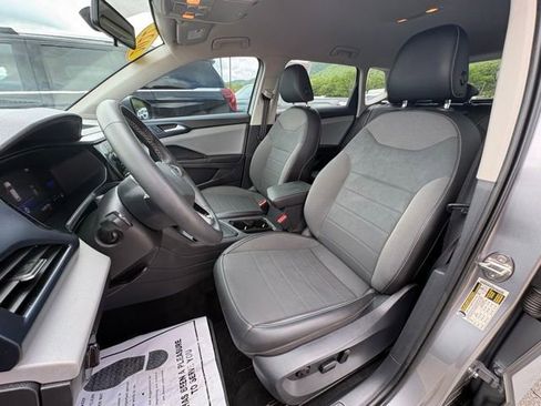 Used 2022 Volkswagen Taos SE FWD image 22