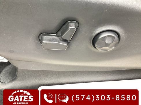 Used 2023 Chrysler Pacifica Touring-L FWD image 17