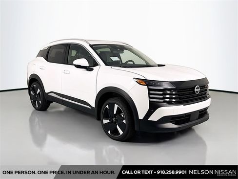 New 2025 Nissan Kicks SR w/ SR Premium Package image 3