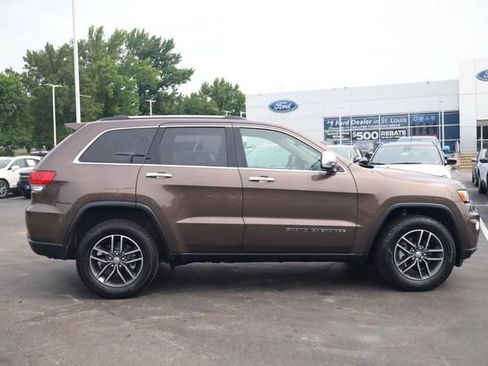 Used 2017 Jeep Grand Cherokee Limited AWD/4WD image 4