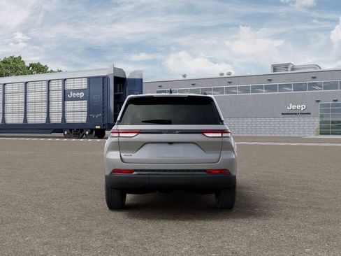 New 2025 Jeep Grand Cherokee Altitude image 7