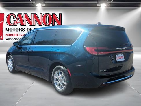 Used 2024 Chrysler Pacifica Touring-L image 7