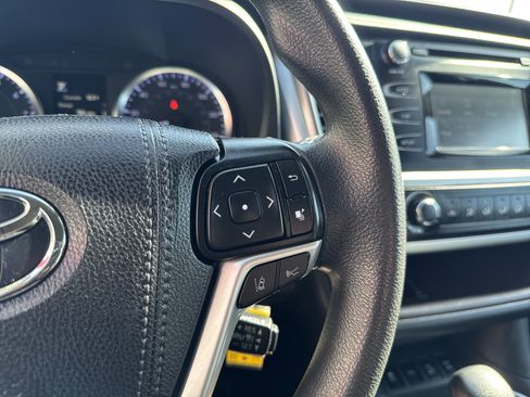 Used 2019 Toyota Highlander LE image 22
