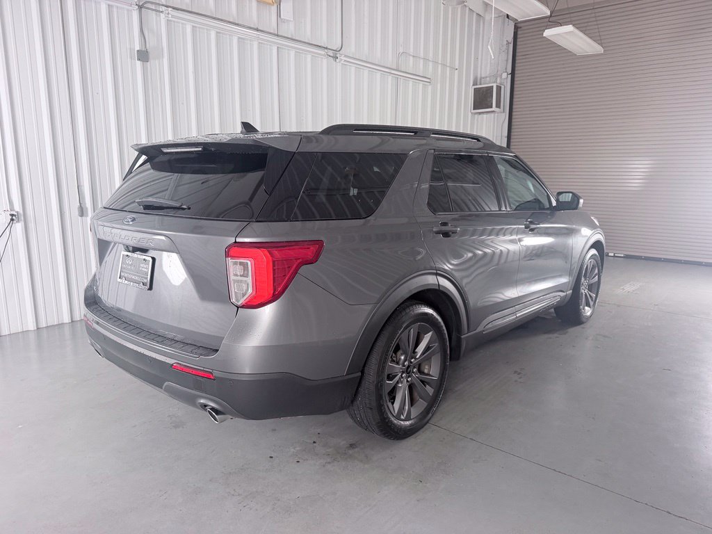 Used 2021 Ford Explorer XLT w/ Equipment Group 202A RWD image 5