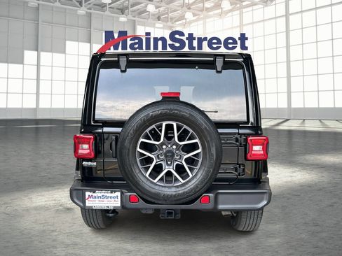 Used 2024 Jeep Wrangler Unlimited Sahara AWD/4WD image 4
