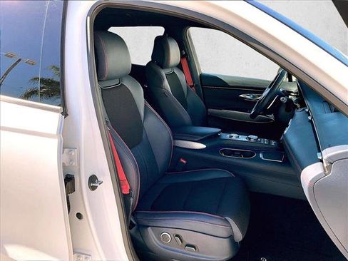 Used 2023 Genesis GV70 2.5T w/ Sport Prestige Package image 9