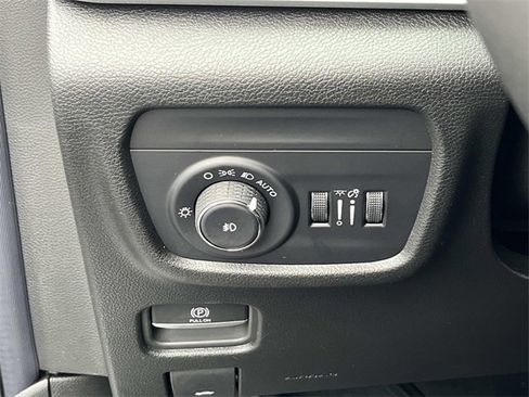 New 2025 Jeep Grand Cherokee Limited w/ Black Appearance Package image 24