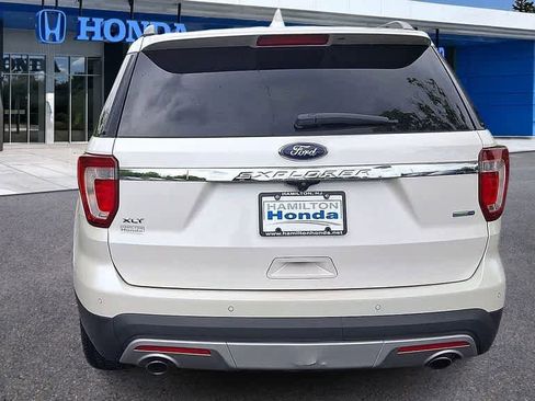 Used 2017 Ford Explorer XLT w/ Equipment Group 202A AWD/4WD image 7