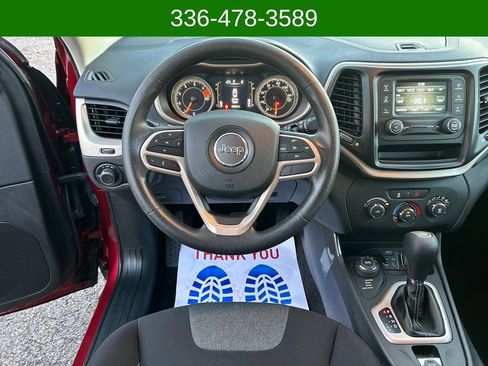 Used 2017 Jeep Cherokee Sport image 13