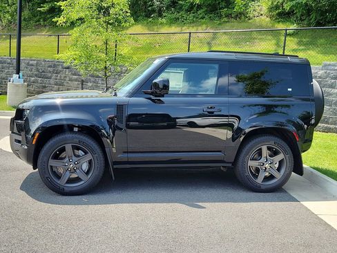 New 2025 Land Rover Defender 90 X-Dynamic SE image 6