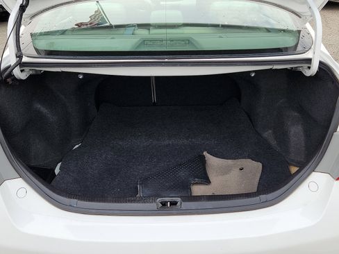 Used 2011 Toyota Camry LE image 27