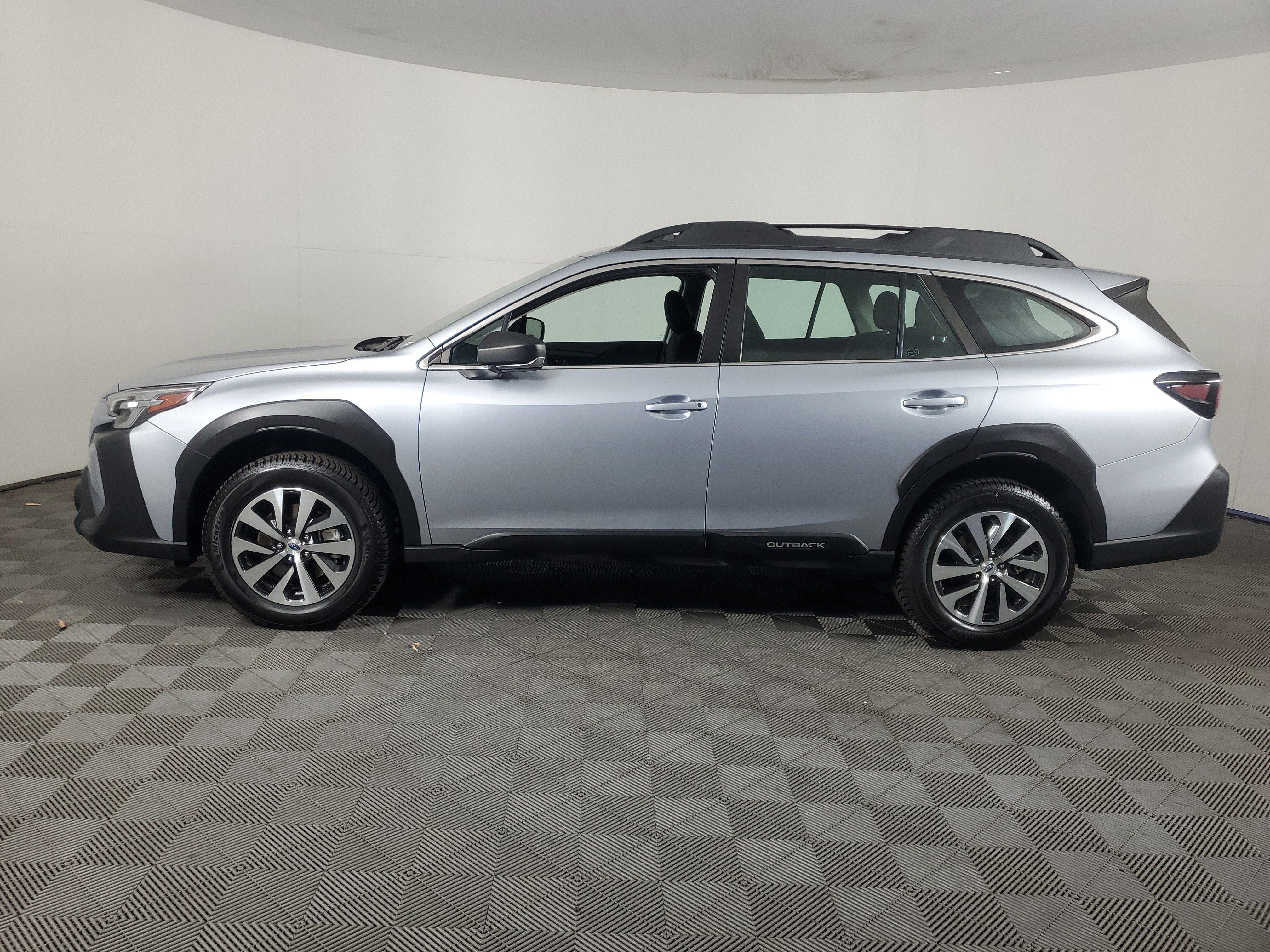 Used 2024 Subaru Outback AWD/4WD image 7