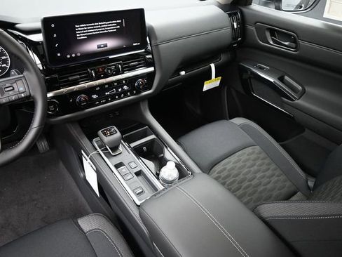 New 2026 Nissan Pathfinder SV w/ SV Premium Package FWD image 10