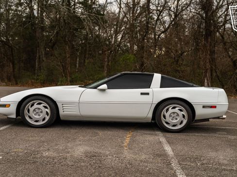 Used 1991 Chevrolet Corvette Coupe image 27