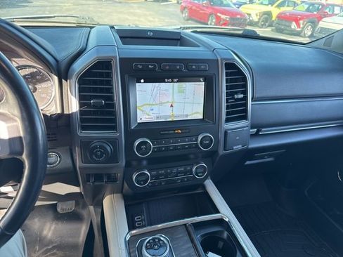 Used 2019 Ford Expedition Platinum image 17