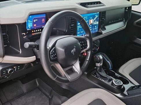 Used 2022 Ford Bronco Wildtrak image 10