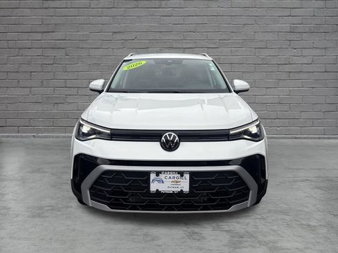 Used 2026 Volkswagen Taos SE AWD/4WD image 2