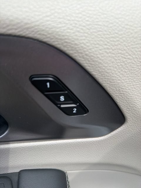 Used 2023 Chrysler Pacifica Touring-L FWD image 24