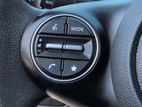 Used 2025 Kia Soul LX w/ LX Technology Package FWD image 22