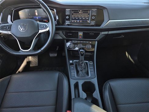 Used 2024 Volkswagen Jetta SE image 8