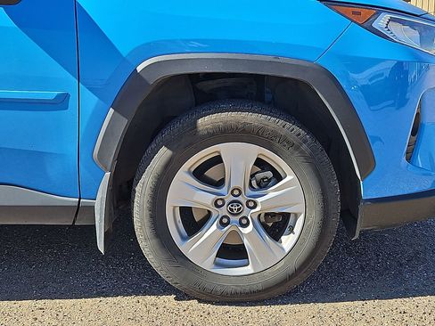 Used 2019 Toyota RAV4 XLE w/ Convenience Package image 7